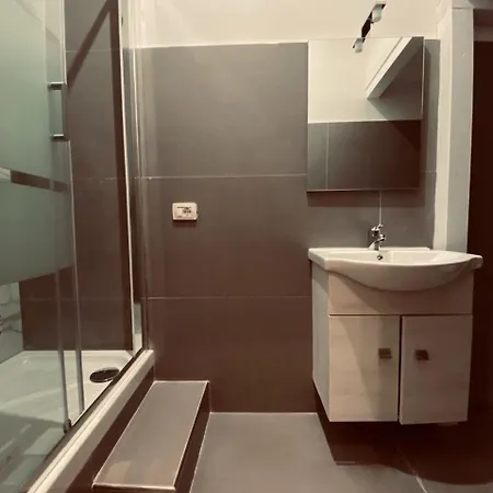 Konukevi Np Spaccanapoli 4*