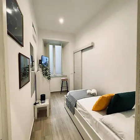Konukevi Np Spaccanapoli 4*
